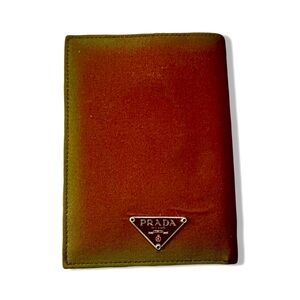 🔥PRADA🔥RARE Two Toned Red/Green Double Fold Wallet